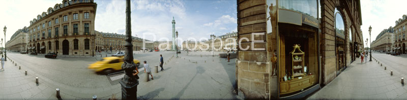 P03 Place Vendome Selfportrait