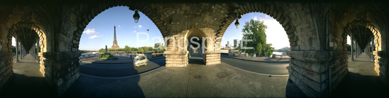 S07 Under Bir Hakeim Bridge